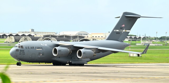 オカリンさんが、嘉手納飛行場で撮影したアメリカ空軍 C-17A Globemaster IIIの航空フォト（飛行機 写真・画像）