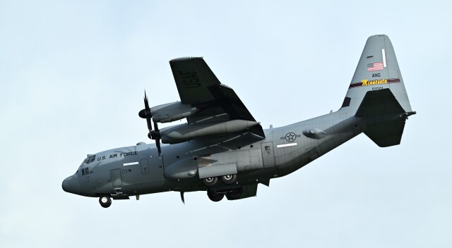 オカリンさんが、嘉手納飛行場で撮影したアメリカ空軍 C-130H Herculesの航空フォト（飛行機 写真・画像）