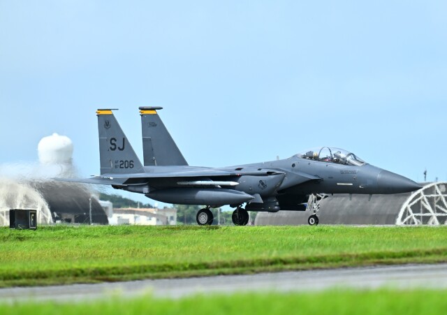 オカリンさんが、嘉手納飛行場で撮影したアメリカ空軍 F-15E Strike Eagleの航空フォト（飛行機 写真・画像）