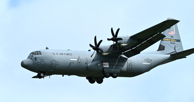 オカリンさんが、嘉手納飛行場で撮影したアメリカ空軍 C-130J-30 Herculesの航空フォト（飛行機 写真・画像）