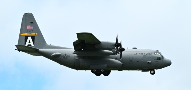 オカリンさんが、嘉手納飛行場で撮影したアメリカ空軍 C-130H Herculesの航空フォト（飛行機 写真・画像）