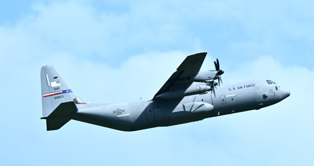 オカリンさんが、嘉手納飛行場で撮影したアメリカ空軍 C-130Jの航空フォト（飛行機 写真・画像）