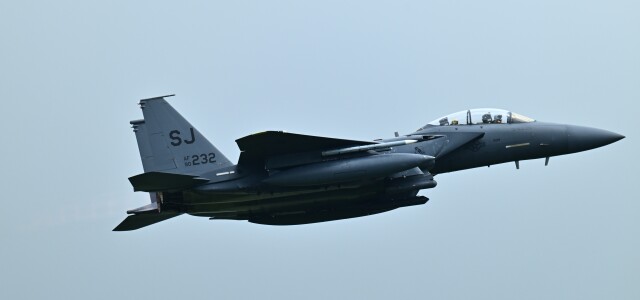 オカリンさんが、嘉手納飛行場で撮影したアメリカ空軍 F-15E Strike Eagleの航空フォト（飛行機 写真・画像）