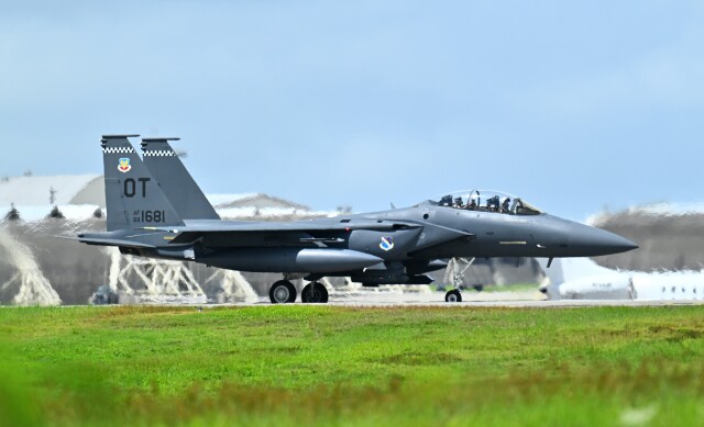 オカリンさんが、嘉手納飛行場で撮影したアメリカ空軍 F-15E Strike Eagleの航空フォト（飛行機 写真・画像）