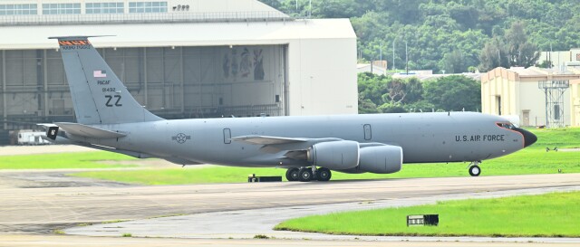 オカリンさんが、嘉手納飛行場で撮影したアメリカ空軍 KC-135R Stratotanker (717-148)の航空フォト（飛行機 写真・画像）