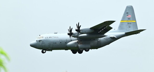 オカリンさんが、嘉手納飛行場で撮影したアメリカ空軍 C-130H Herculesの航空フォト（飛行機 写真・画像）