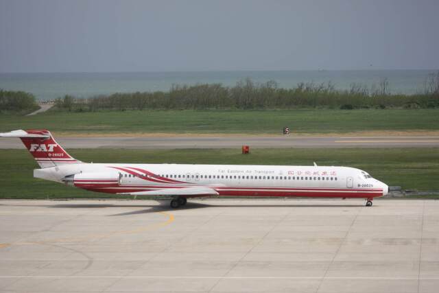 山形銀つばさんが、新潟空港で撮影した遠東航空 MD-83 (DC-9-83)の航空フォト（飛行機 写真・画像）