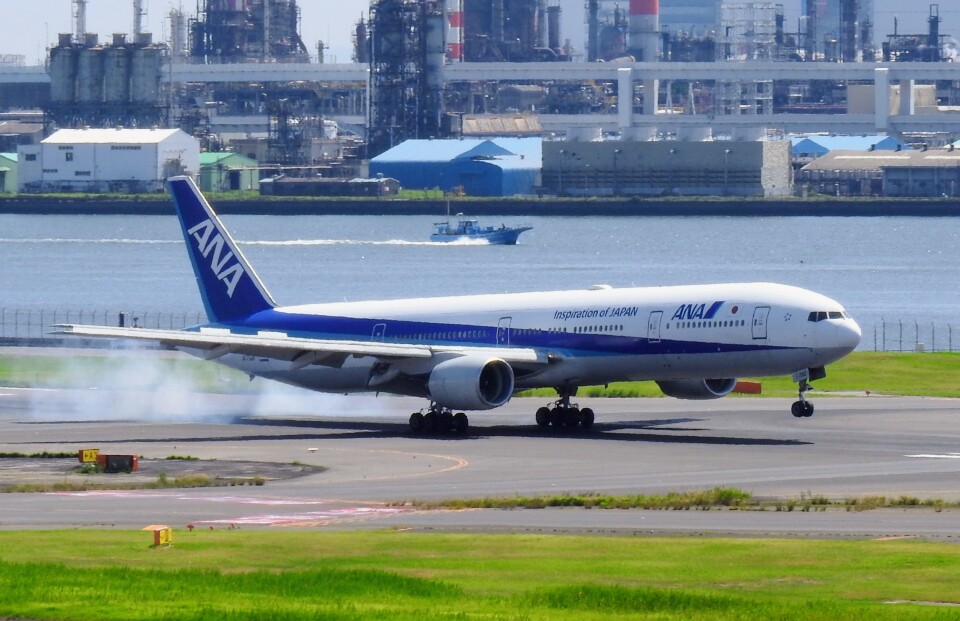 全日空 Boeing 777-300 JA752A 羽田空港 航空フォト | by