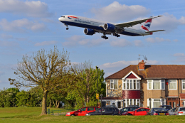 flytaka78さんが、ロンドン・ヒースロー空港で撮影したブリティッシュ・エアウェイズ 777-336/ERの航空フォト（飛行機 写真・画像）