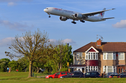 flytaka78さんが、ロンドン・ヒースロー空港で撮影した中国東方航空 777-39P/ERの航空フォト（飛行機 写真・画像）