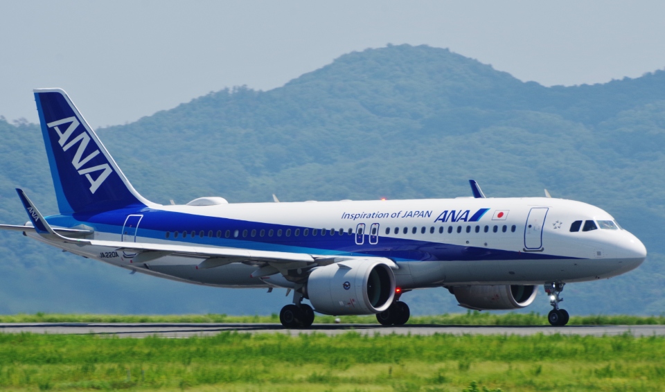 全日空 Airbus A320neo JA220A 岡山空港 航空フォト | by みど