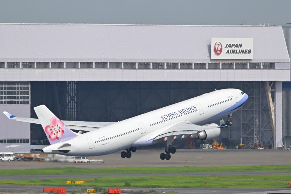 A330-300  CHINA AIRLINES チャイナ エアライン　エアバス チャイナエアライン Airbus A330-300 B-18359 羽田空港 航空