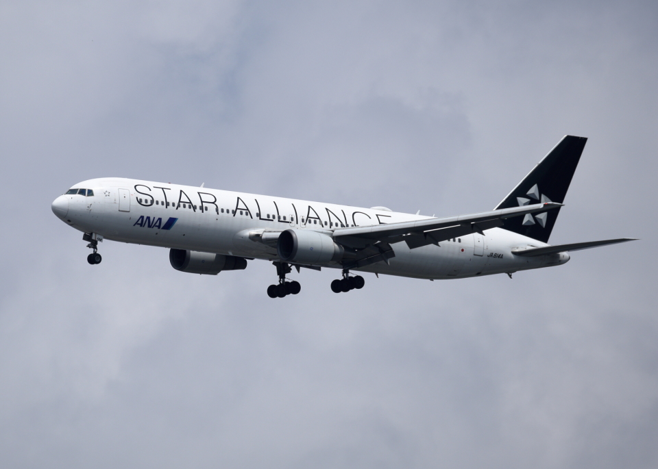 全日空 Boeing 767-300 JA614A 羽田空港 航空フォト | by tucker
