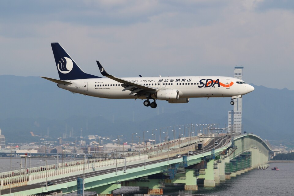 山東航空 Boeing 737-800 B-5726 関西国際空港 航空フォト | by