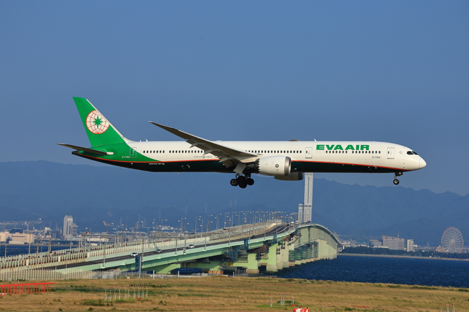 エバー航空 Boeing 787-10 B-17801 関西国際空港 航空フォト