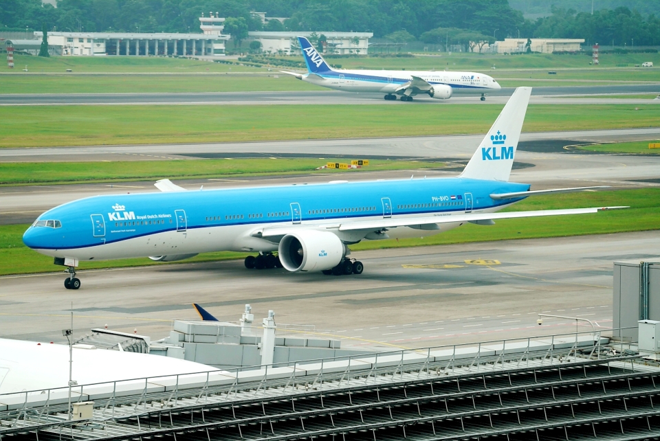 KLMオランダ航空 777-300ER KLM's Boeing 777-300ER specifications and seat map - KLM