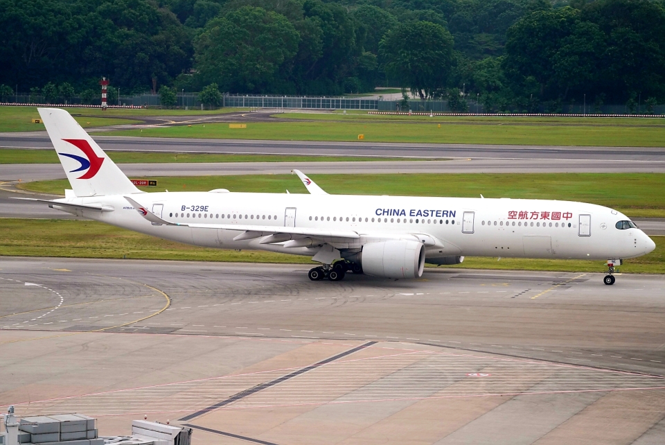 中国東方航空 AIRBUS350-900 限定版モデル 181030_A350_ces_01-720.jpg