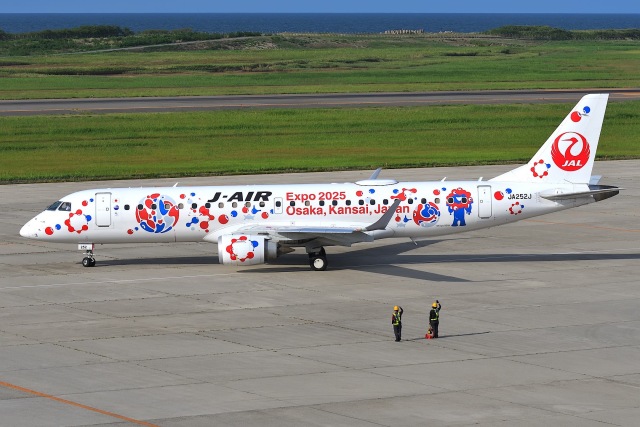 航空フォト：JA252J ジェイエア E190