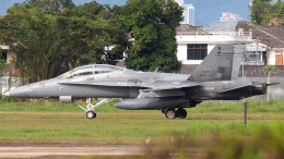 kuzuma.さんが、バターワース空港で撮影したマレーシア空軍 F/A-18D Hornetの航空フォト（飛行機 写真・画像）