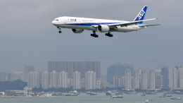 flytaka78さんが、香港国際空港で撮影した全日空 777-381/ERの航空フォト（飛行機 写真・画像）