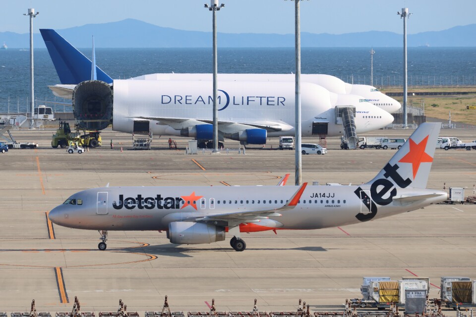 ジェットスター・ジャパン Airbus A320 JA14JJ 中部国際空港
