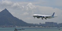 flytaka78さんが、香港国際空港で撮影した全日空 777-381/ERの航空フォト（飛行機 写真・画像）