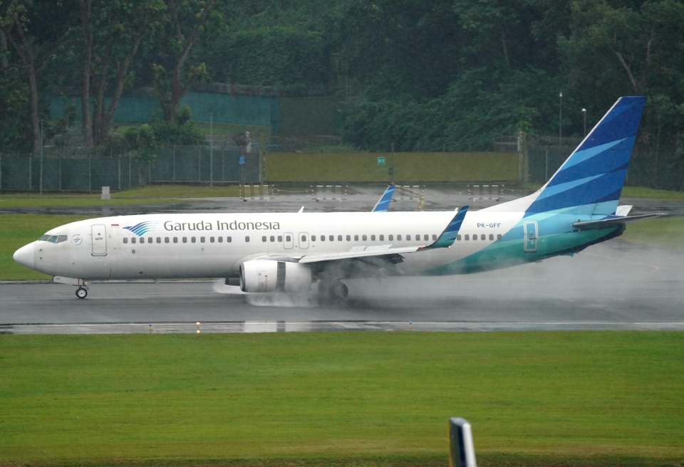 ガルーダインドネシア航空 737-800 PK-GMZ 1/200 ガルーダインドネシア航空 737-800 PK-GMZ 1/200 - メルカリ