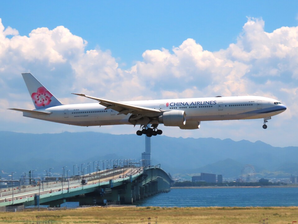 ボーイング 777-300ER チャイナエアライン(中華航空) B-18001 チャイナエアライン Boeing 777-300 B-18001 関西国際空港 航空