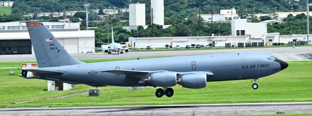 オカリンさんが、嘉手納飛行場で撮影したアメリカ空軍 KC-135R Stratotanker (717-148)の航空フォト（飛行機 写真・画像）