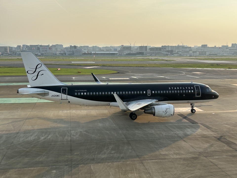 航空機・ヘリコプター Starflyer A320 JA26MC File:JA26MC Starflyer Airbus A320-214(WL) Attack on Titan