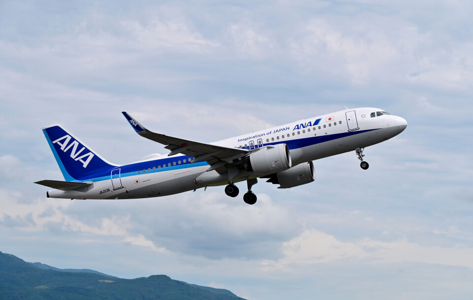 全日空 Airbus A320neo JA213A 函館空港 航空フォト | by