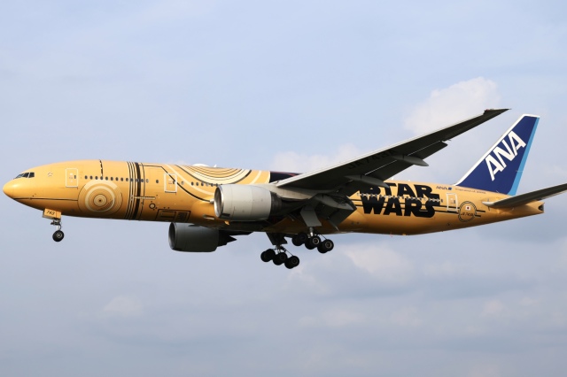 機体記号 : JA743A (ANA) 特別塗装機「C-3PO ANA JET」 航空
