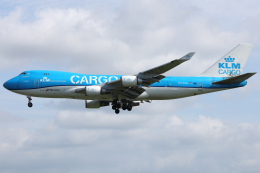 ヴァージンアトランティック A350-1000　ロンドンヒースロー空港 ヴァージン・アトランティック航空 Airbus A350-1000 G-VDOT