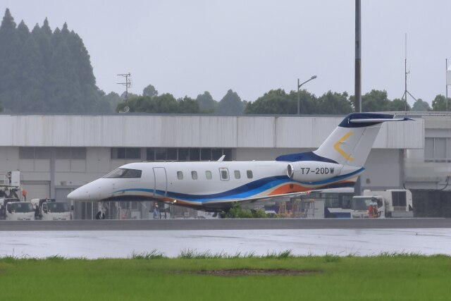 かゃみいさんが、鹿児島空港で撮影した日本法人所有 PC-24の航空フォト（飛行機 写真・画像）