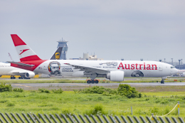SHARP FUKUDAさんが、成田国際空港で撮影したオーストリア航空 777-2Q8/ERの航空フォト（飛行機 写真・画像）