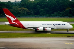 SFJ_capさんが、シンガポール・チャンギ国際空港で撮影したカンタス航空 A380-842の航空フォト（飛行機 写真・画像）