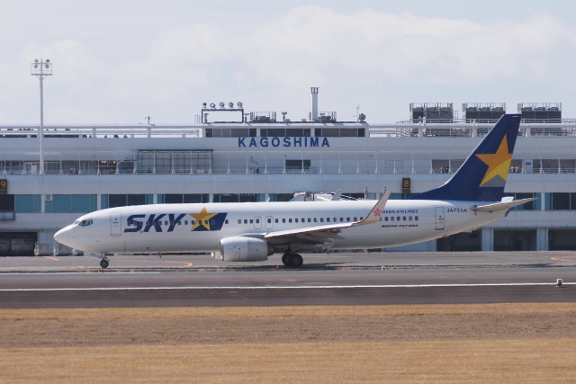 ワイエスさんが、鹿児島空港で撮影したスカイマーク 737-8ALの航空フォト（飛行機 写真・画像）