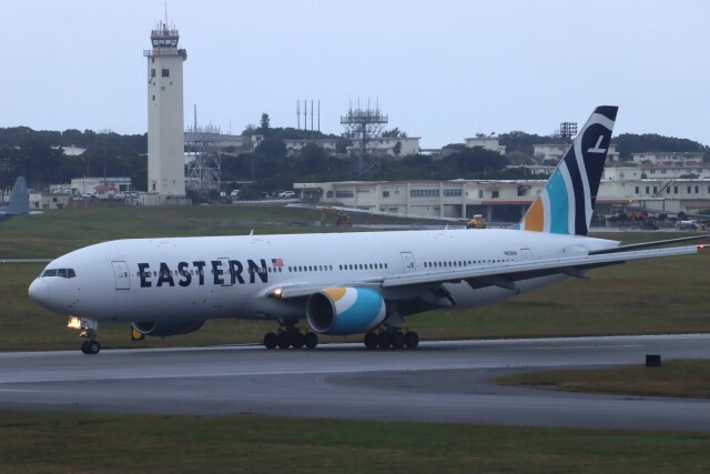 Mr.boneさんが、嘉手納飛行場で撮影したイースタン・エアラインズ 777-212/ERの航空フォト（飛行機 写真・画像）