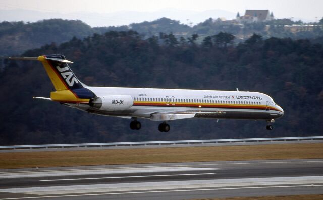 LEVEL789さんが、岡山空港で撮影した日本エアシステム MD-81 (DC-9-81)の航空フォト（飛行機 写真・画像）