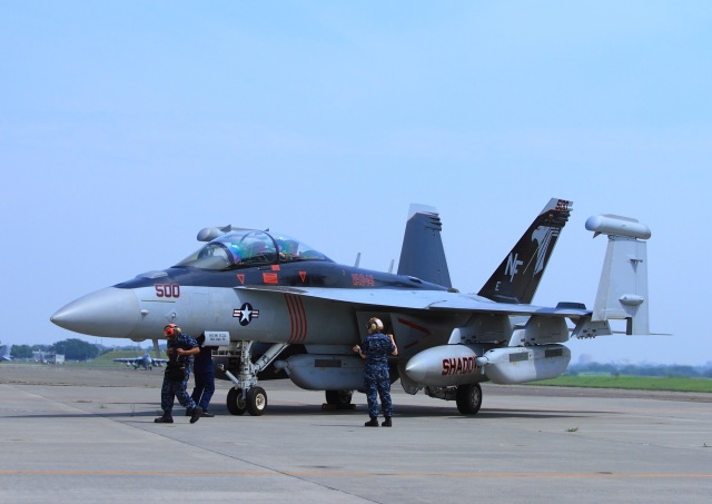banditさんが、厚木飛行場で撮影したVAQ-141, CAG-5 SU NAVY EA-18G Growlerの航空フォト（飛行機 写真・画像）