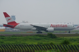 HEATHROWさんが、成田国際空港で撮影したオーストリア航空 777-2Z9/ERの航空フォト（飛行機 写真・画像）