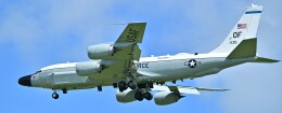 オカリンさんが、嘉手納飛行場で撮影したアメリカ空軍 RC-135W Rivet Joint (717-158)の航空フォト（飛行機 写真・画像）