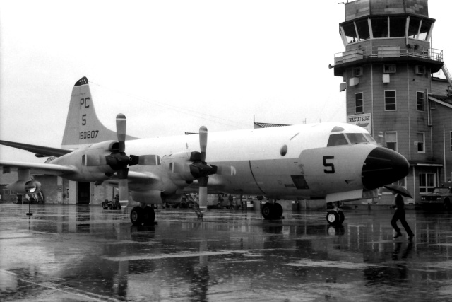 akiba17さんが、厚木飛行場で撮影したアメリカ海軍 UP-3A Orionの航空フォト（飛行機 写真・画像）