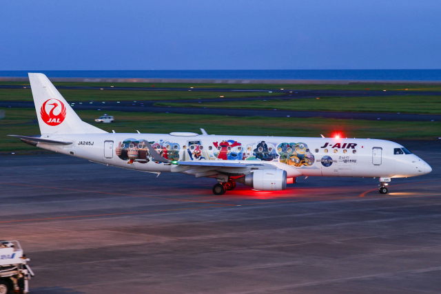航空フォト：JA245J ジェイエア E190