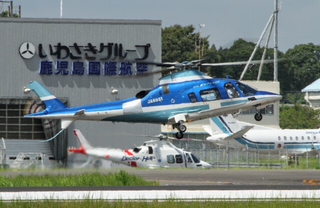 永介さんが、鹿児島空港で撮影した日本法人所有 A109E Powerの航空フォト（飛行機 写真・画像）