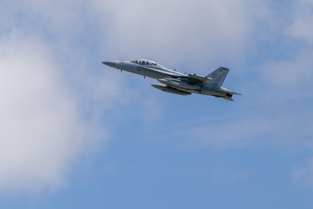 チャッピー・シミズさんが、嘉手納飛行場で撮影したアメリカ海軍 EA-18G Growlerの航空フォト（飛行機 写真・画像）