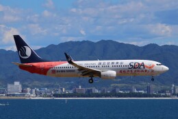 アルベルトさんが、関西国際空港で撮影した山東航空 737-89Lの航空フォト（飛行機 写真・画像）