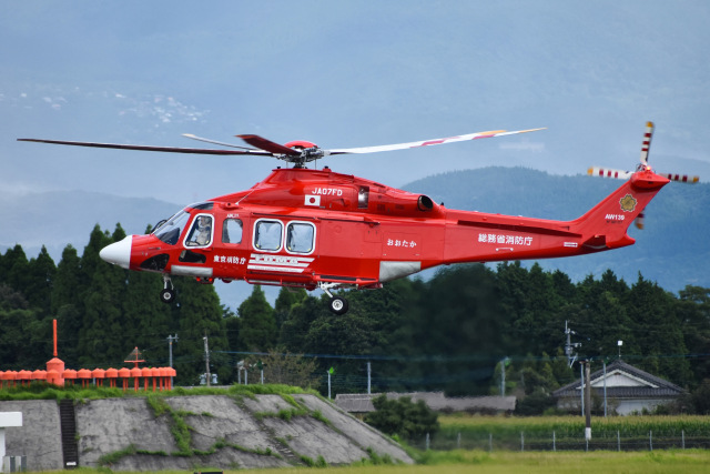 H.YUSHINさんが、鹿児島空港で撮影した東京消防庁航空隊 AW139の航空フォト（飛行機 写真・画像）