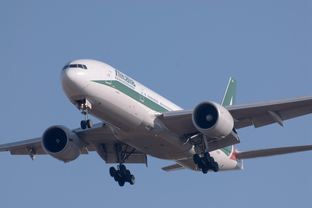 senyoさんが、成田国際空港で撮影したアリタリア航空 777-243/ERの航空フォト（飛行機 写真・画像）