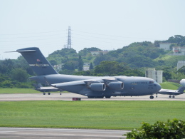 rrrr0027さんが、嘉手納飛行場で撮影したアメリカ空軍 C-17A Globemaster IIIの航空フォト（飛行機 写真・画像）